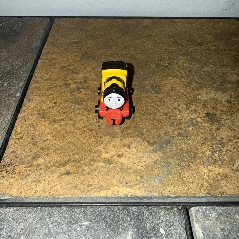 Thomas & Friends Core Moment Minis Bumble Bee James 1.5